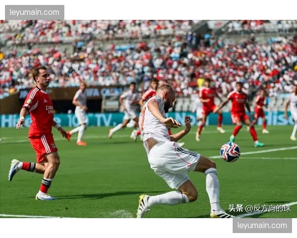 评论：拜仁防线在关键战役中暴露的问题，是否为欧冠征程敲响警钟？